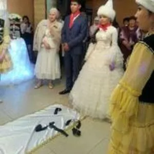 Дам на прокат казахское свадебное платье