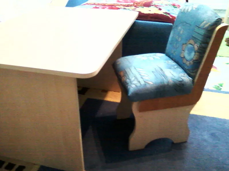 Продам стол+стульчик, ламинат. 3